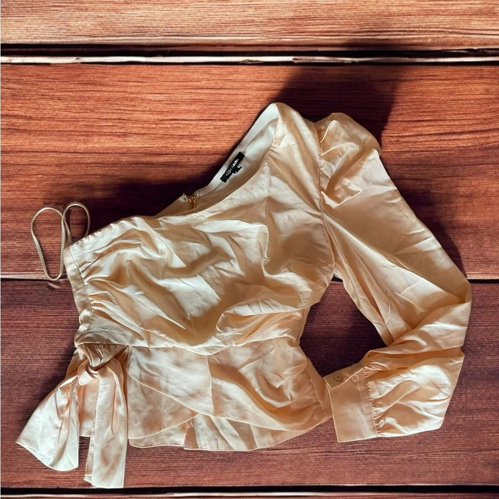 Fashion Nova one sleeve peplum blouse- XS (A13)